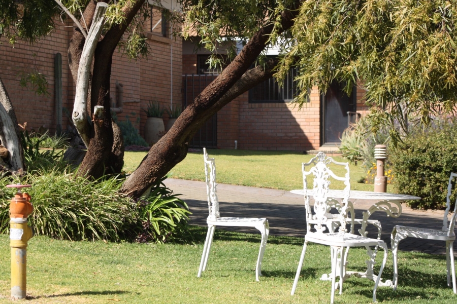 2 Bedroom Property for Sale in Langenhovenpark Free State